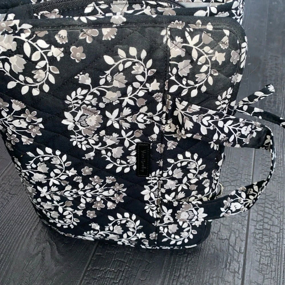 Vera Bradley Travel Hanging‎ Toiletry Organizer Chandelier Noir Black/Gray/White
